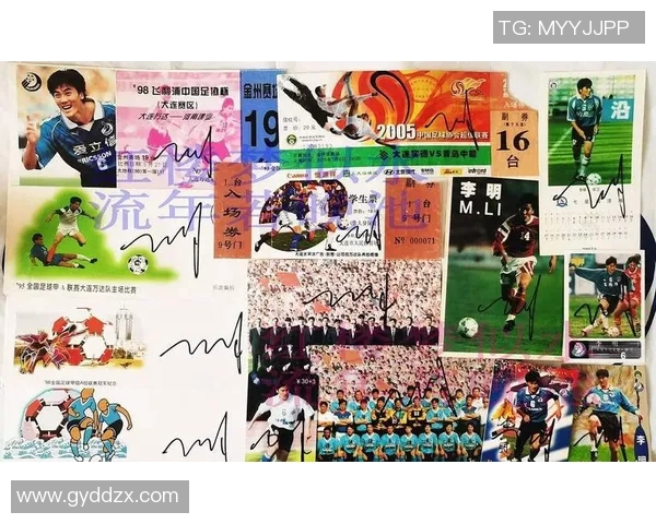 球星卡与足球美女完美结合展现运动魅力与时尚风采